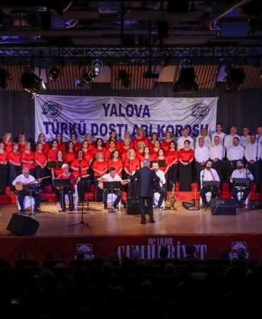 YALOVA’DA CUMHURİYET’İN 102. YILI TÜRKÜLERLE KUTLANDI