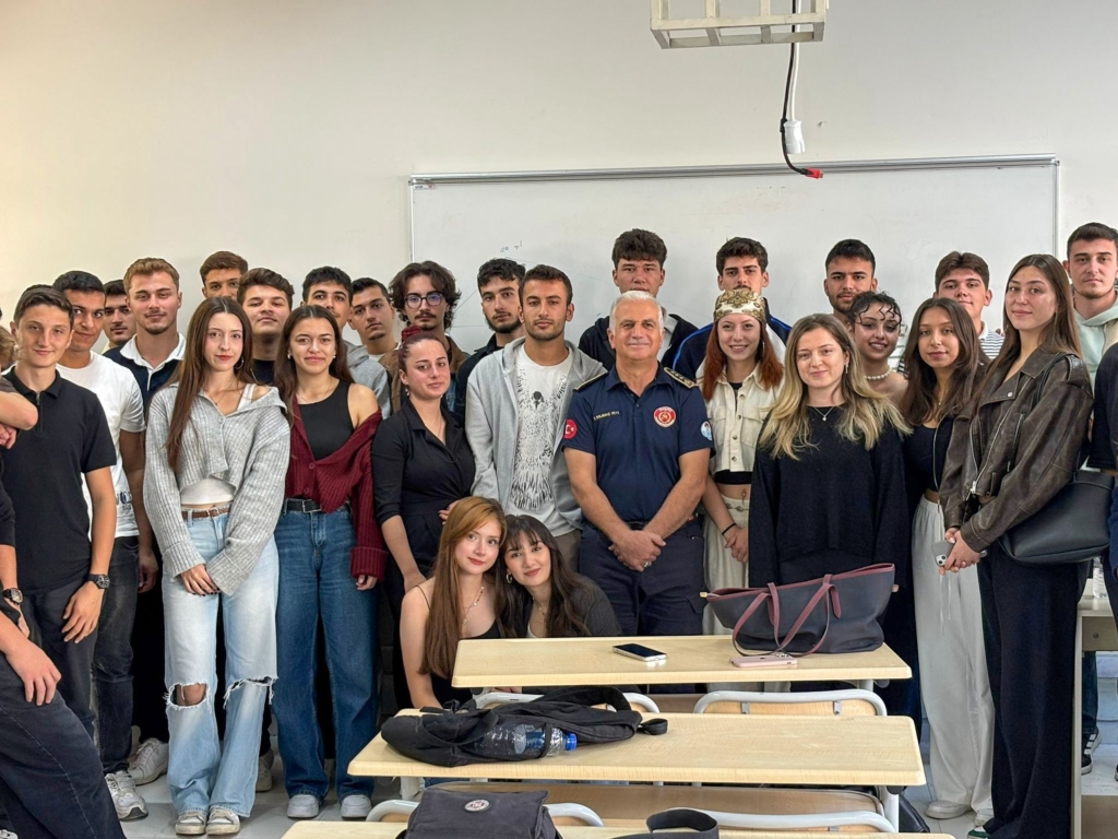 ÜNİVERSİTE ÖĞRENCİLERİNE İLK DERS YALOVA İTFAİYESİ’NDEN  