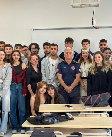 ÜNİVERSİTE ÖĞRENCİLERİNE İLK DERS YALOVA İTFAİYESİ’NDEN  