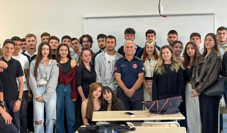 ÜNİVERSİTE ÖĞRENCİLERİNE İLK DERS YALOVA İTFAİYESİ’NDEN  
