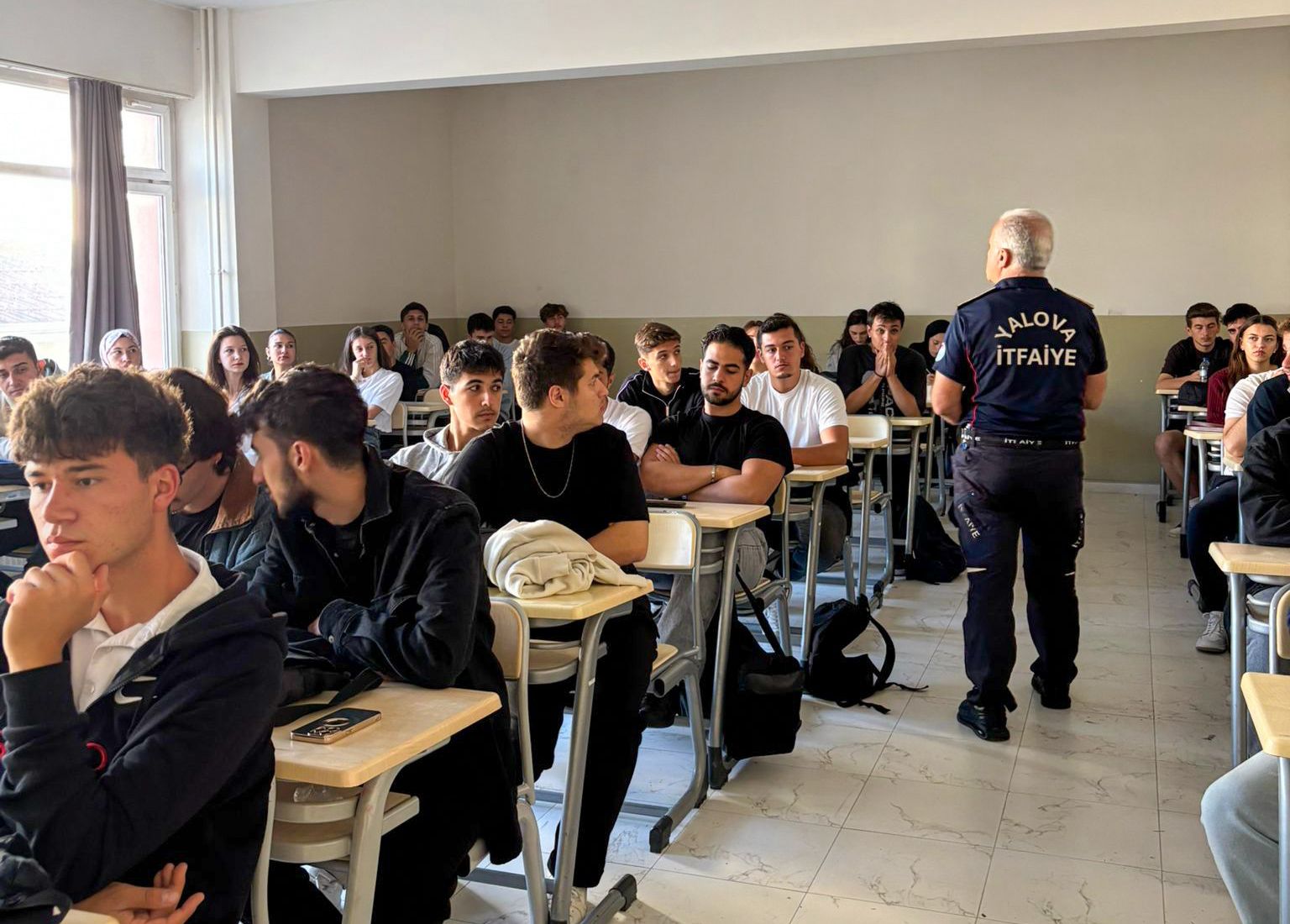 ÜNİVERSİTE ÖĞRENCİLERİNE İLK DERS YALOVA İTFAİYESİ’NDEN  