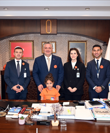 BAŞKAN GÜREL LÖSEMİLİ ÇOCUKLARLA BULUŞTU: “YALNIZ DEĞİLSİNİZ”