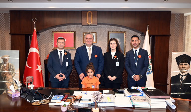 BAŞKAN GÜREL LÖSEMİLİ ÇOCUKLARLA BULUŞTU: “YALNIZ DEĞİLSİNİZ”