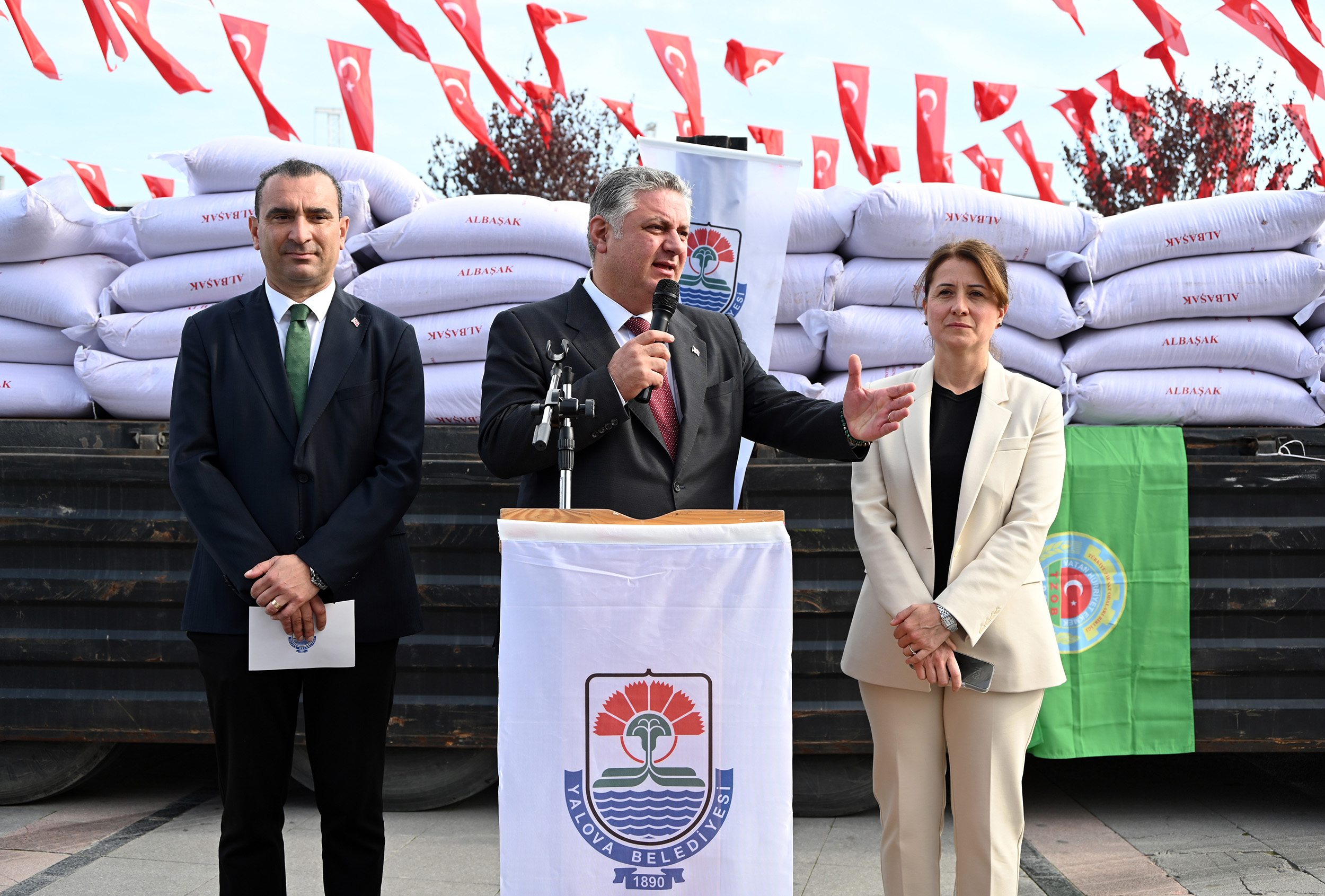 YALOVA BELEDİYESİ’NDEN ÜRETİCİYE 14 TON SERTİFİKALI BUĞDAY TOHUMU DESTEĞİ