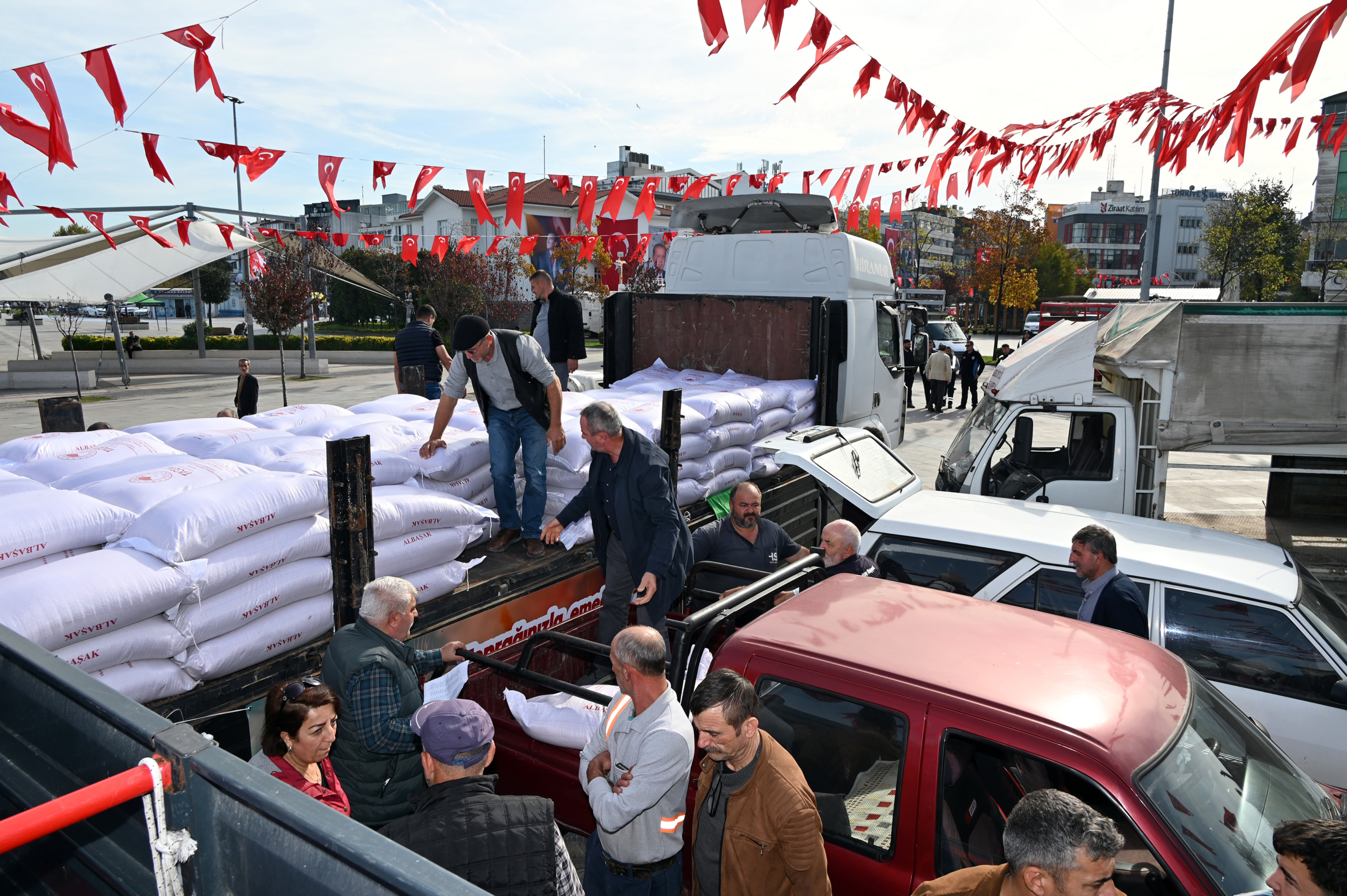 YALOVA BELEDİYESİ’NDEN ÜRETİCİYE 14 TON SERTİFİKALI BUĞDAY TOHUMU DESTEĞİ