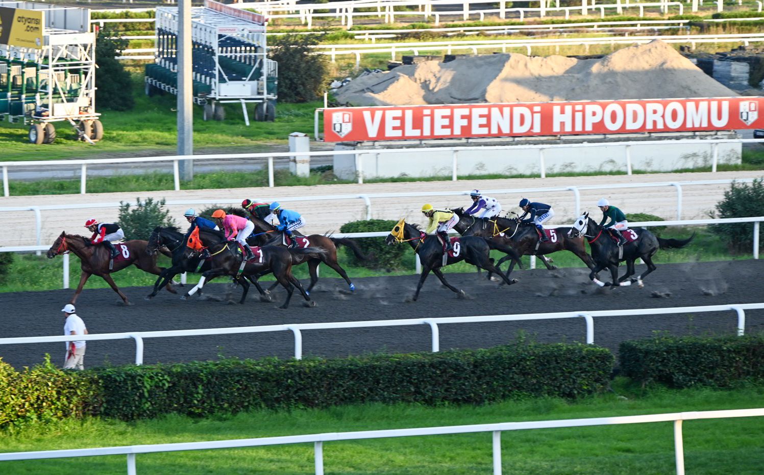 GELENEKSEL ‘YÜRÜYEN KÖŞK KOŞUSU’NUN 9’UNCUSU GERÇEKLEŞTİ  