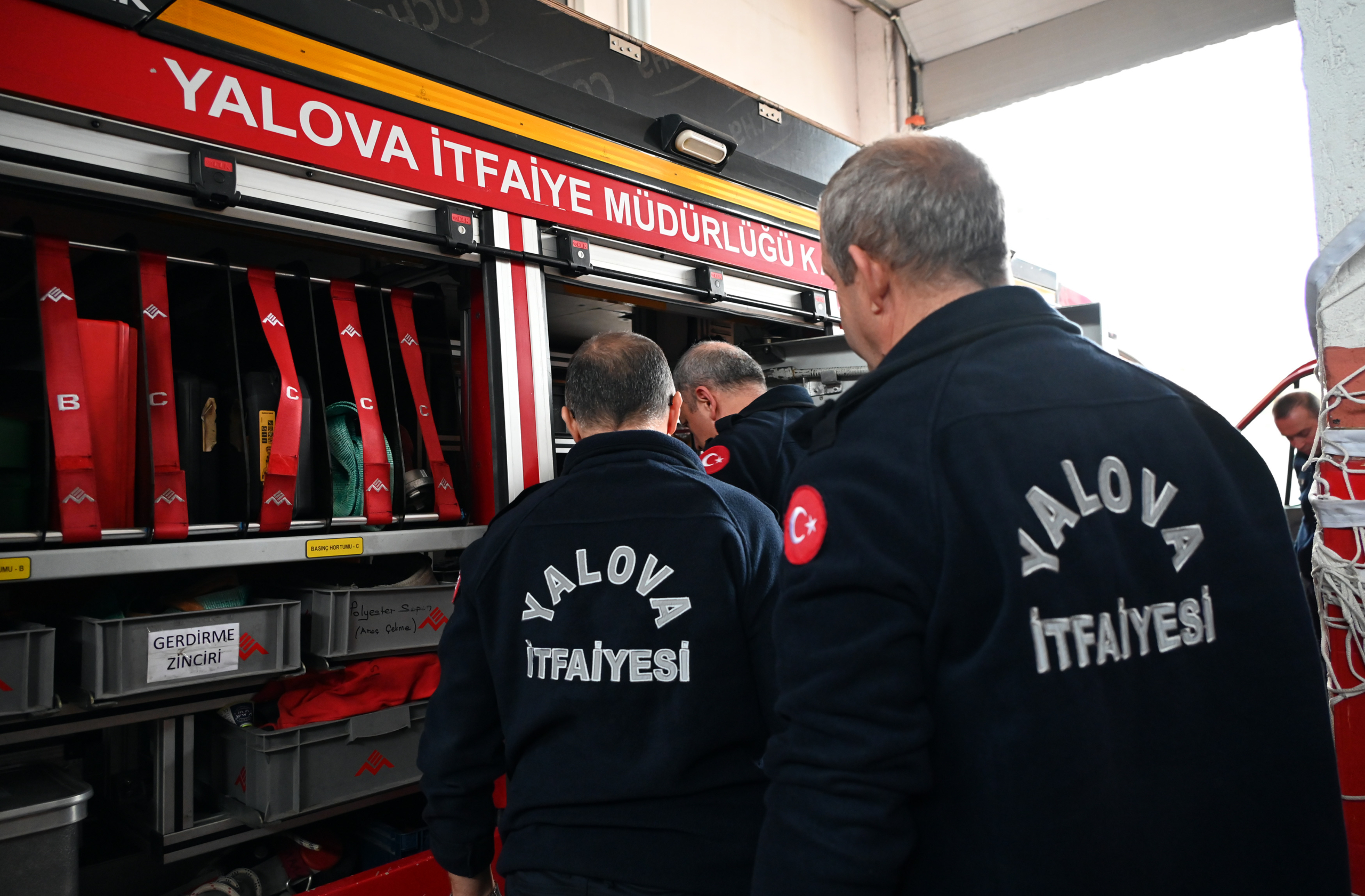 YALOVA İTFAİYESİ’NDEN KIŞA HAZIRLIK BAKIMI 6 YALOVA İTFAİYESİ’NDEN KIŞA HAZIRLIK BAKIMI