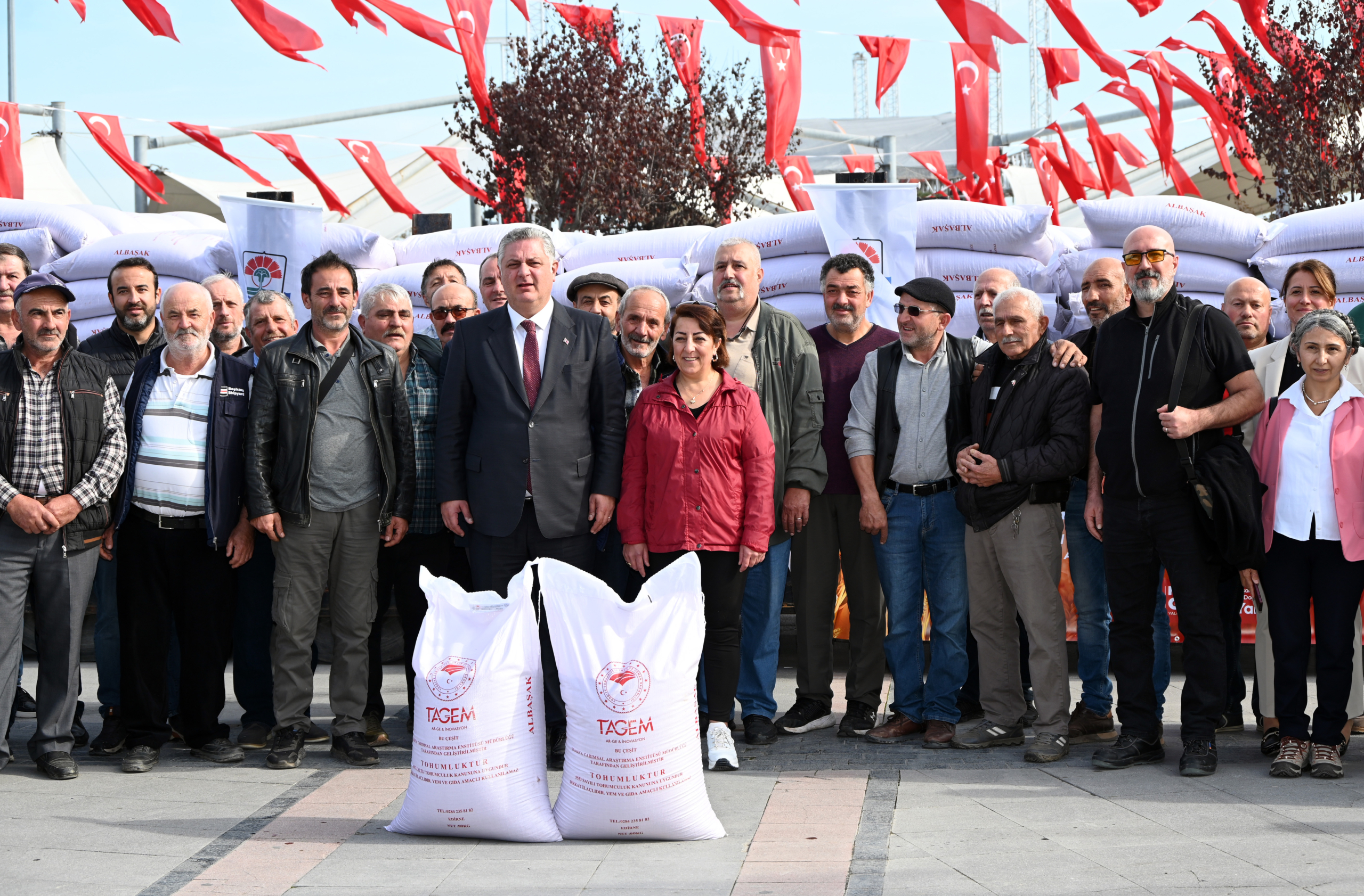 YALOVA BELEDİYESİ’NDEN ÜRETİCİYE 14 TON SERTİFİKALI BUĞDAY TOHUMU DESTEĞİ