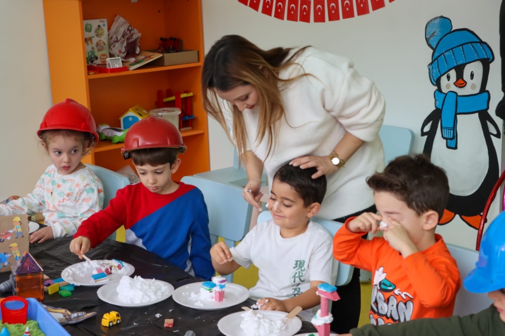 YAPI-İNŞA MİMARİ ESERLER ATÖLYESİ MİNİKLERLE BULUŞTU