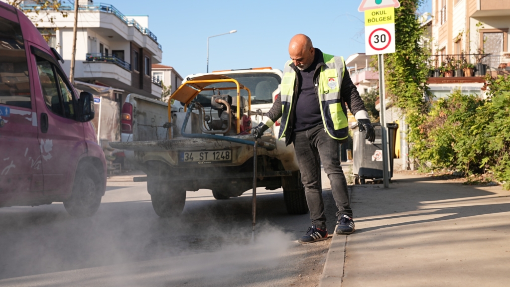 KANALİZASYONLARDA SICAK SİSLEME ÇALIŞMALARI SÜRÜYOR