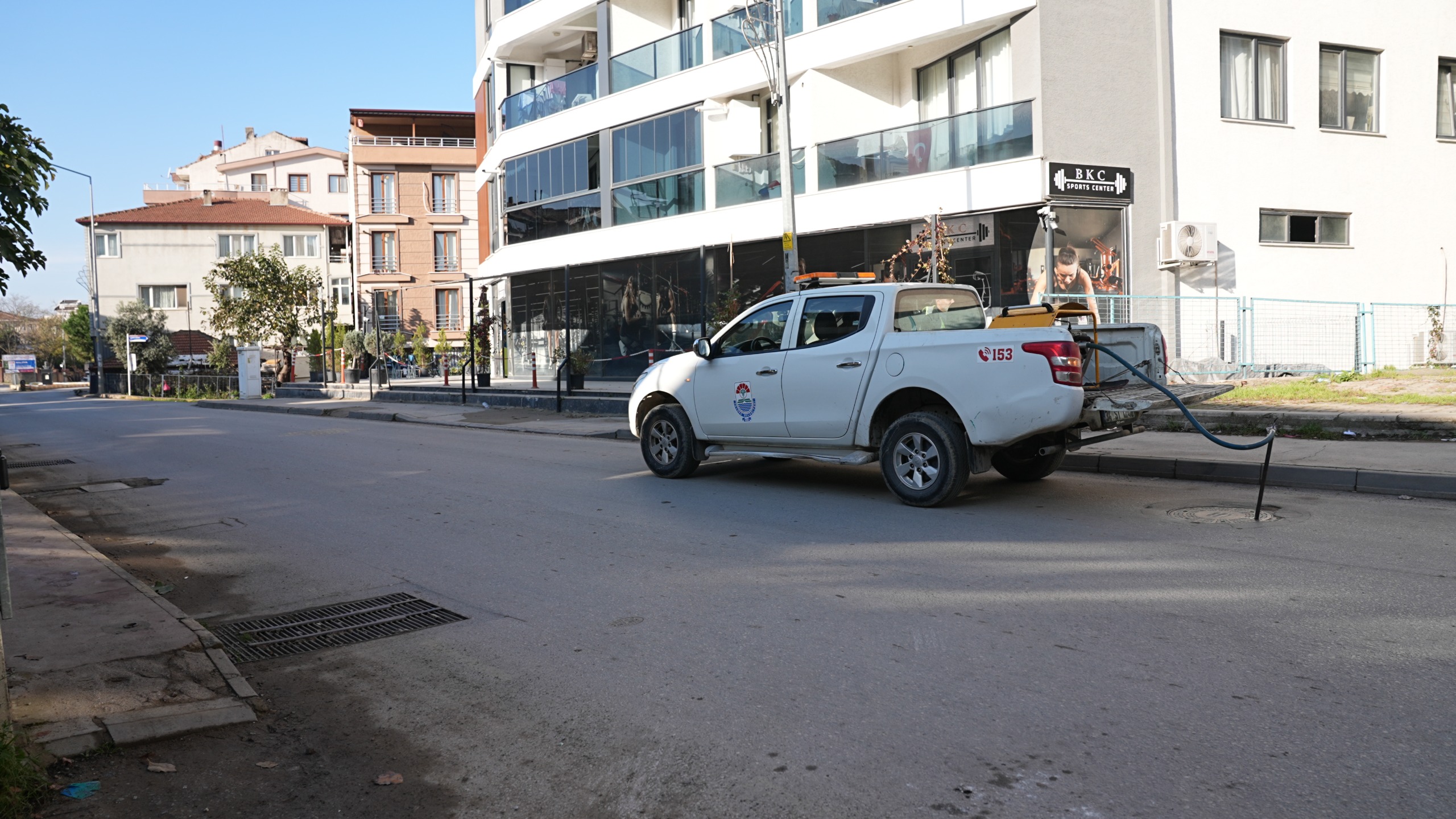 KANALİZASYONLARDA SICAK SİSLEME ÇALIŞMALARI SÜRÜYOR