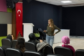 YALOVA BELEDİYESİ KADIN TİYATRO EKİBİYLE SANAT EĞİTİMLERİNİ SÜRDÜRÜYOR