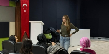 YALOVA BELEDİYESİ KADIN TİYATRO EKİBİYLE SANAT EĞİTİMLERİNİ SÜRDÜRÜYOR