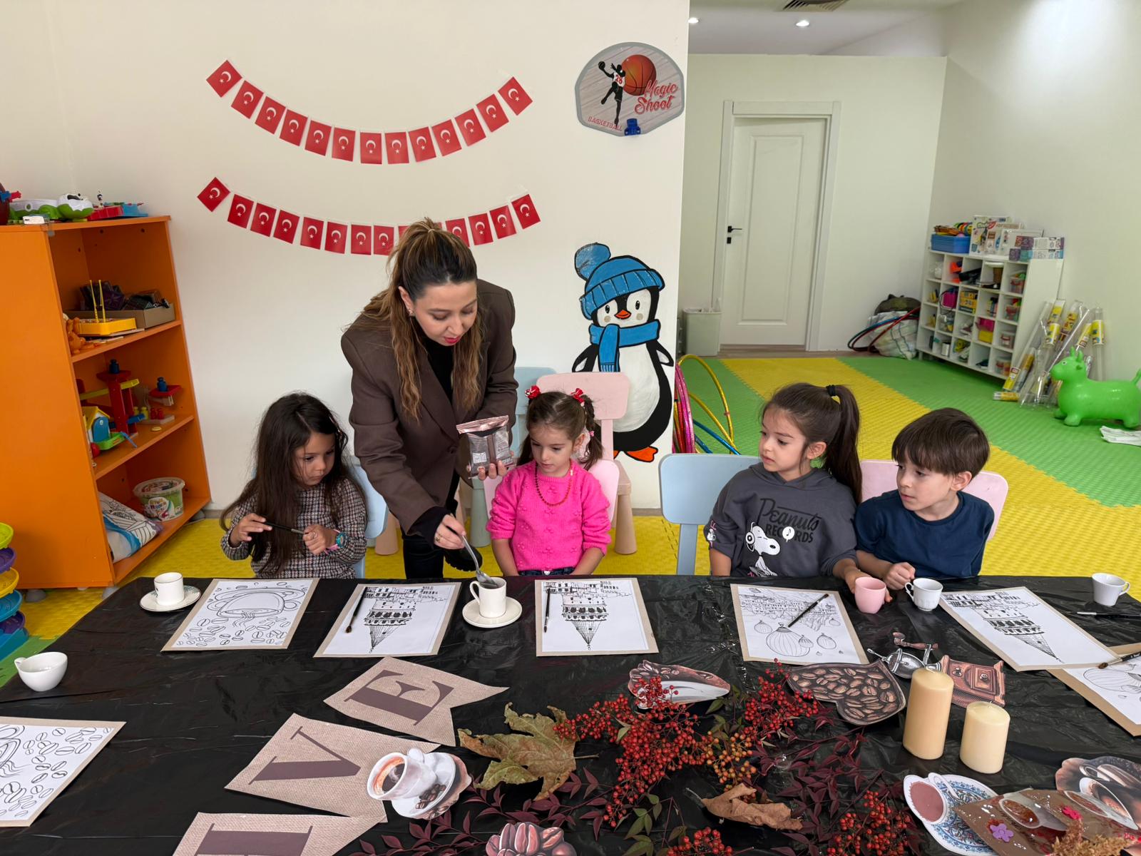 KAHVE KOKULU RESİMLERLE RENKLİ BİR GÜN