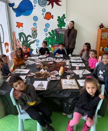 KAHVE KOKULU RESİMLERLE RENKLİ BİR GÜN