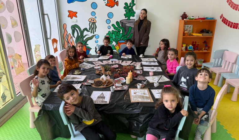 KAHVE KOKULU RESİMLERLE RENKLİ BİR GÜN