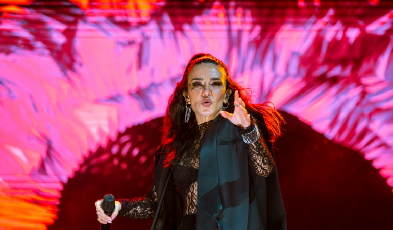 FATMA TURGUT VE YALOVALI SANATÇILARDAN UNUTULMAZ GECE 6 FATMA TURGUT VE YALOVALI SANATÇILARDAN UNUTULMAZ GECE