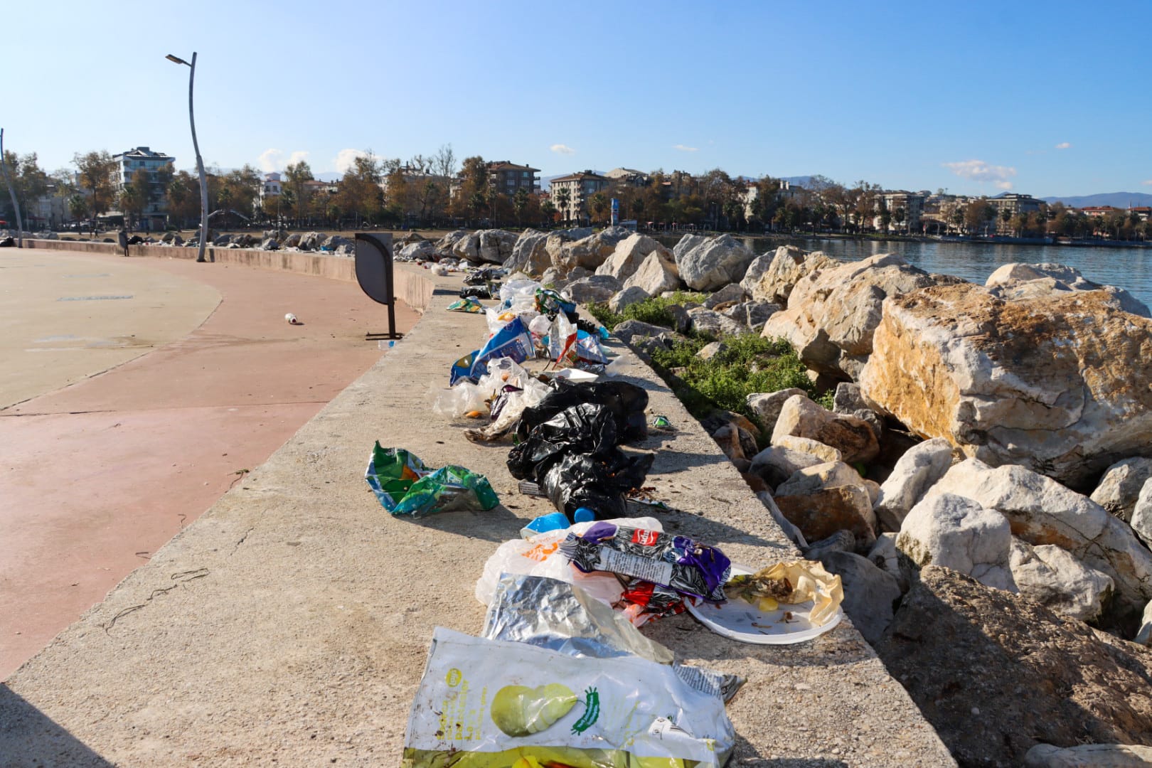 KAYALIKLARDAN ÇIKAN ATIKLAR PES DEDİRTTİ 5 KAYALIKLARDAN ÇIKAN ATIKLAR PES DEDİRTTİ