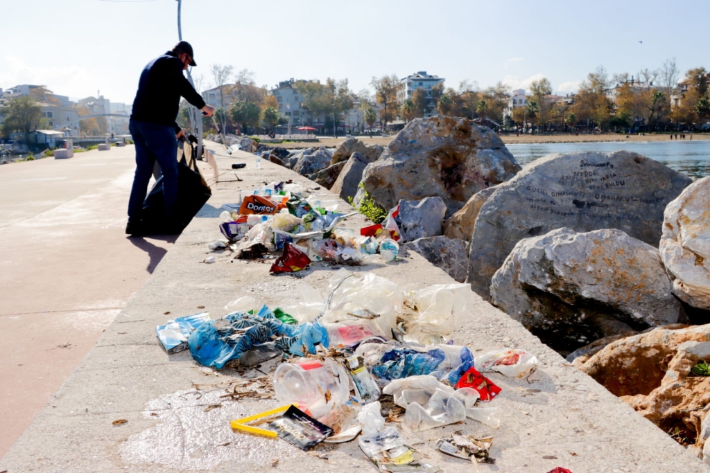 KAYALIKLARDAN ÇIKAN ATIKLAR PES DEDİRTTİ