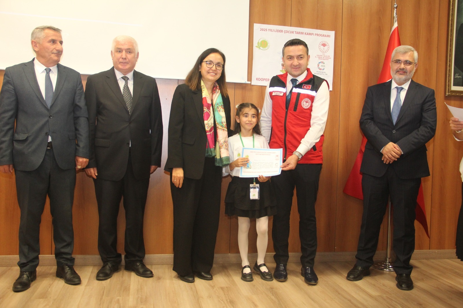 Lider Çocuk Tarım Kampı Yalova’da Tamamlandı: Geleceğin Tarım Liderleri Sertifikalarını Aldı 5 Lider Çocuk Tarım Kampı Yalova’da Tamamlandı: Geleceğin Tarım Liderleri Sertifikalarını Aldı