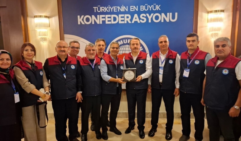 EĞİTİM BİR-SEN YALOVA ŞUBESİ, “BÜYÜK TÜRKİYE BULUŞMASI”NDAN ÖDÜLLE DÖNDÜ