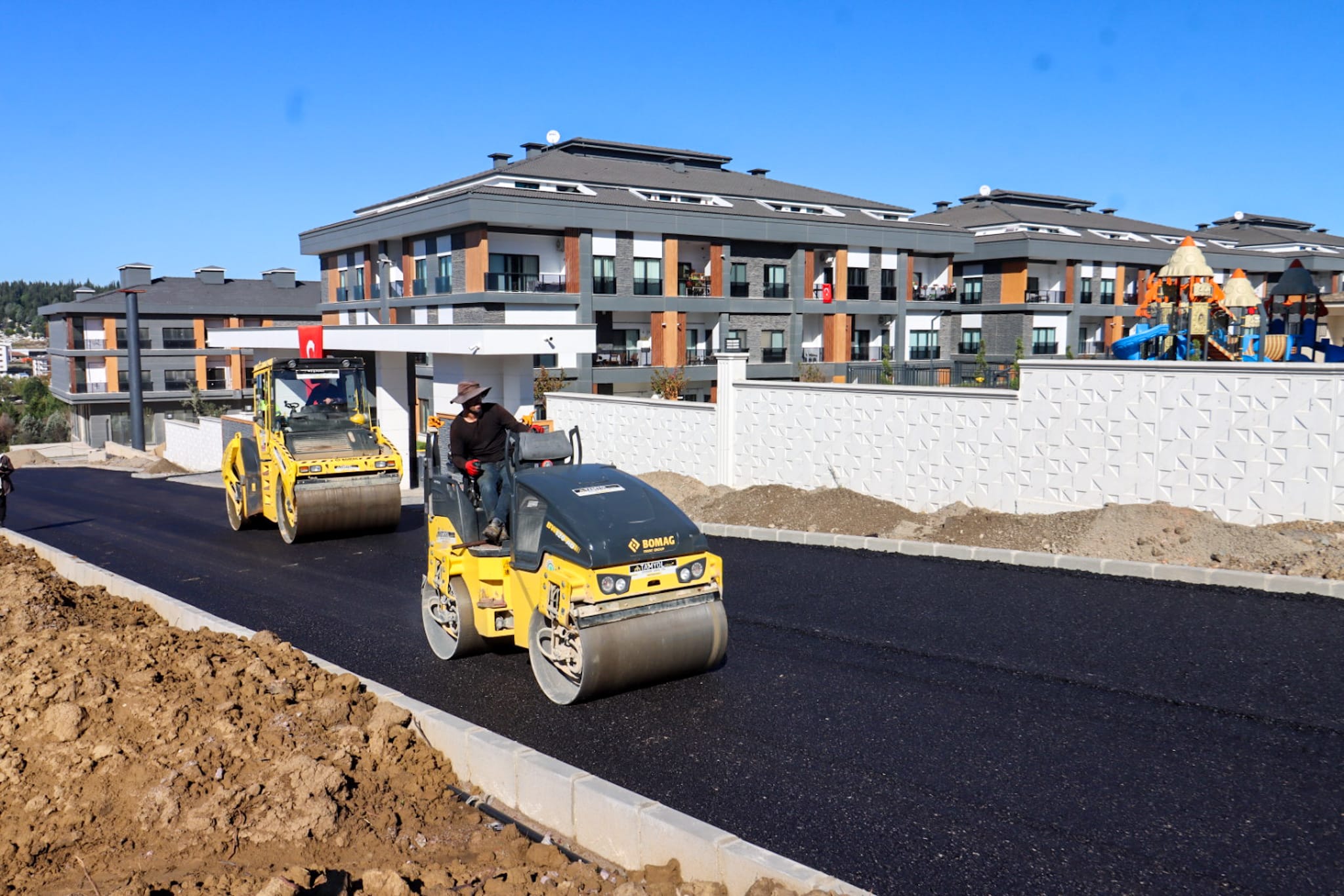 YALOVA BELEDİYE BAŞKANI MEHMET GÜREL, MUSTAFAKEMALPAŞA MAHALLESİ’NDE ÇALIŞMALARI İNCELEDİ