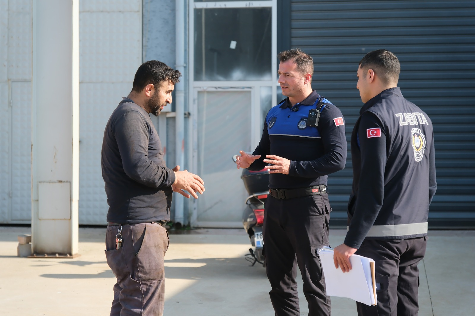 ÇİFTLİKKÖY’DE ZABITADAN ENDÜSTRİYEL ATIK DENETİMİ 5 ÇİFTLİKKÖY’DE ZABITADAN ENDÜSTRİYEL ATIK DENETİMİ