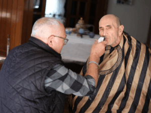 ÇİFTLİKKÖY’DE EVDE BERBER VE KUAFÖRLÜK HİZMETLERİ DEVAM EDİYOR