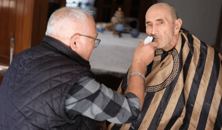 ÇİFTLİKKÖY’DE EVDE BERBER VE KUAFÖRLÜK HİZMETLERİ DEVAM EDİYOR