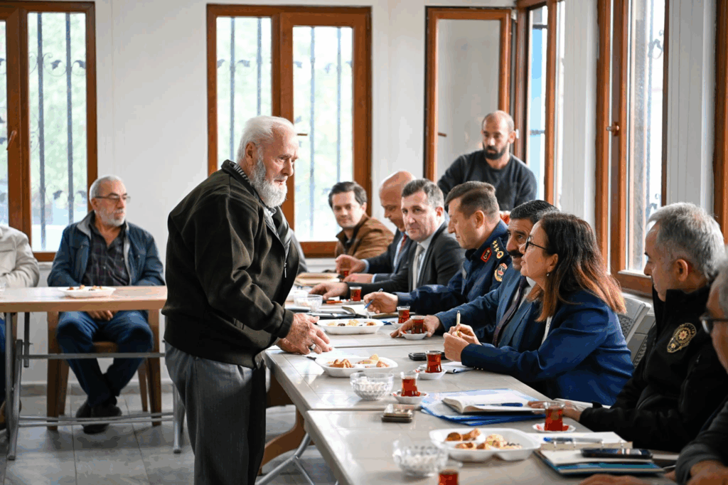 Vali Dr. Hülya Kaya, Bağlarbaşı Mahallesi’nde Vatandaşlarla Buluştu
