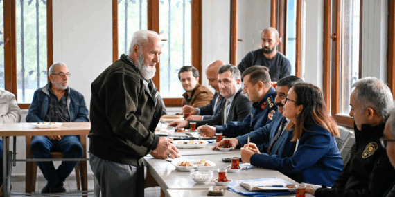 Vali Dr. Hülya Kaya, Bağlarbaşı Mahallesi’nde Vatandaşlarla Buluştu