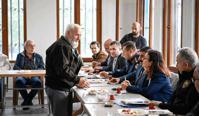 Vali Dr. Hülya Kaya, Bağlarbaşı Mahallesi’nde Vatandaşlarla Buluştu