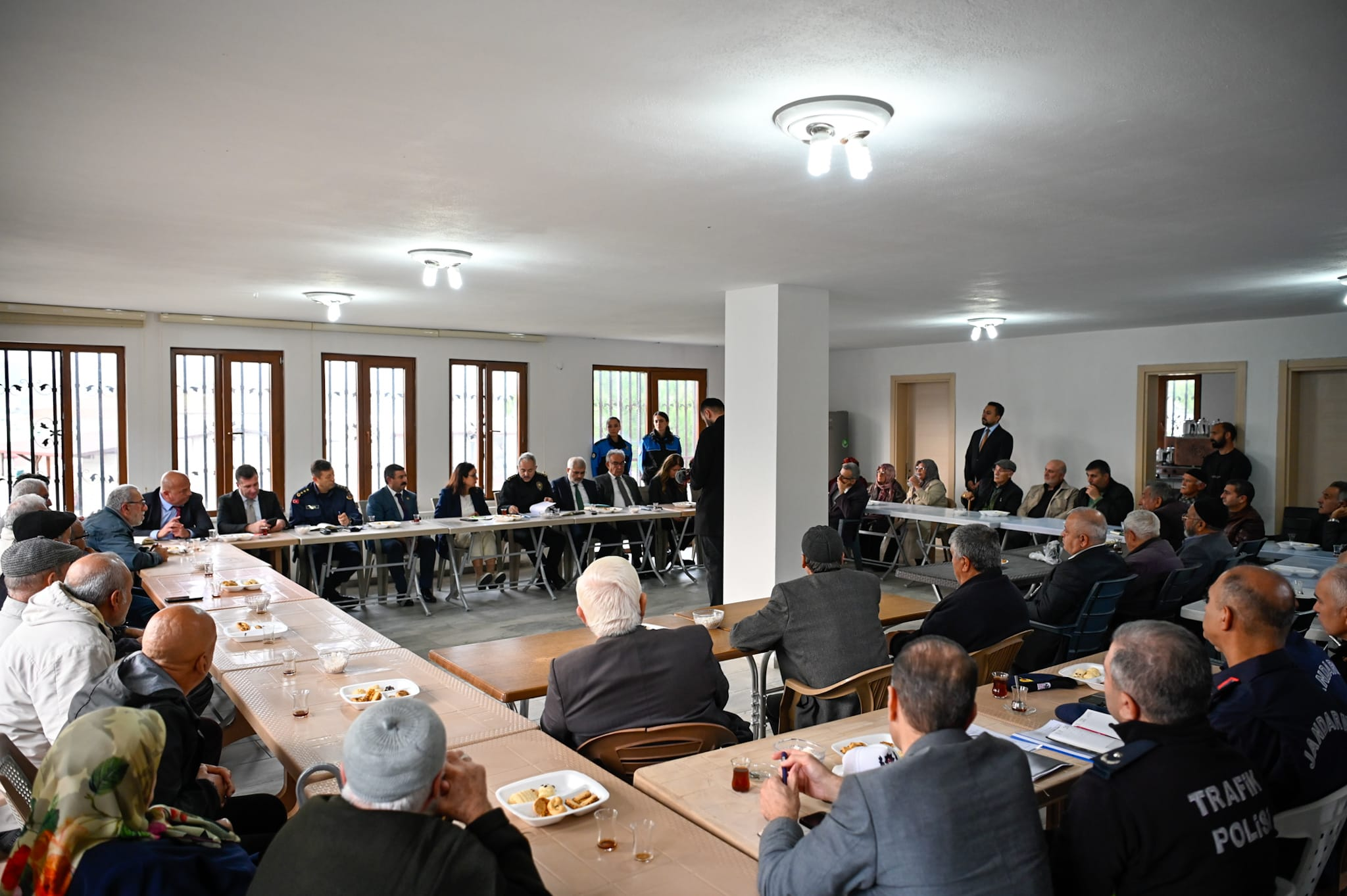 Vali Dr. Hülya Kaya, Bağlarbaşı Mahallesi’nde Vatandaşlarla Buluştu 1 Vali Dr. Hülya Kaya, Bağlarbaşı Mahallesi’nde Vatandaşlarla Buluştu