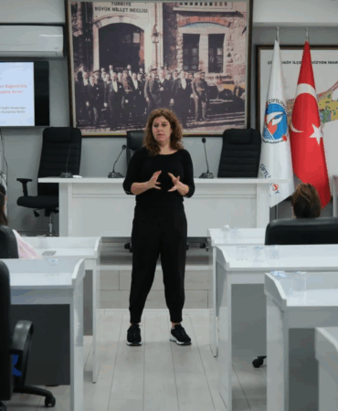 ÇİFTLİKKÖY’DE SİGARAYI BIRAKMA SEMİNERİ YAPILDI