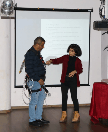 ÇİFTLİKKÖY’DE YÜKSEKTE GÜVENLİ ÇALIŞMA EĞİTİMİ VERİLDİ