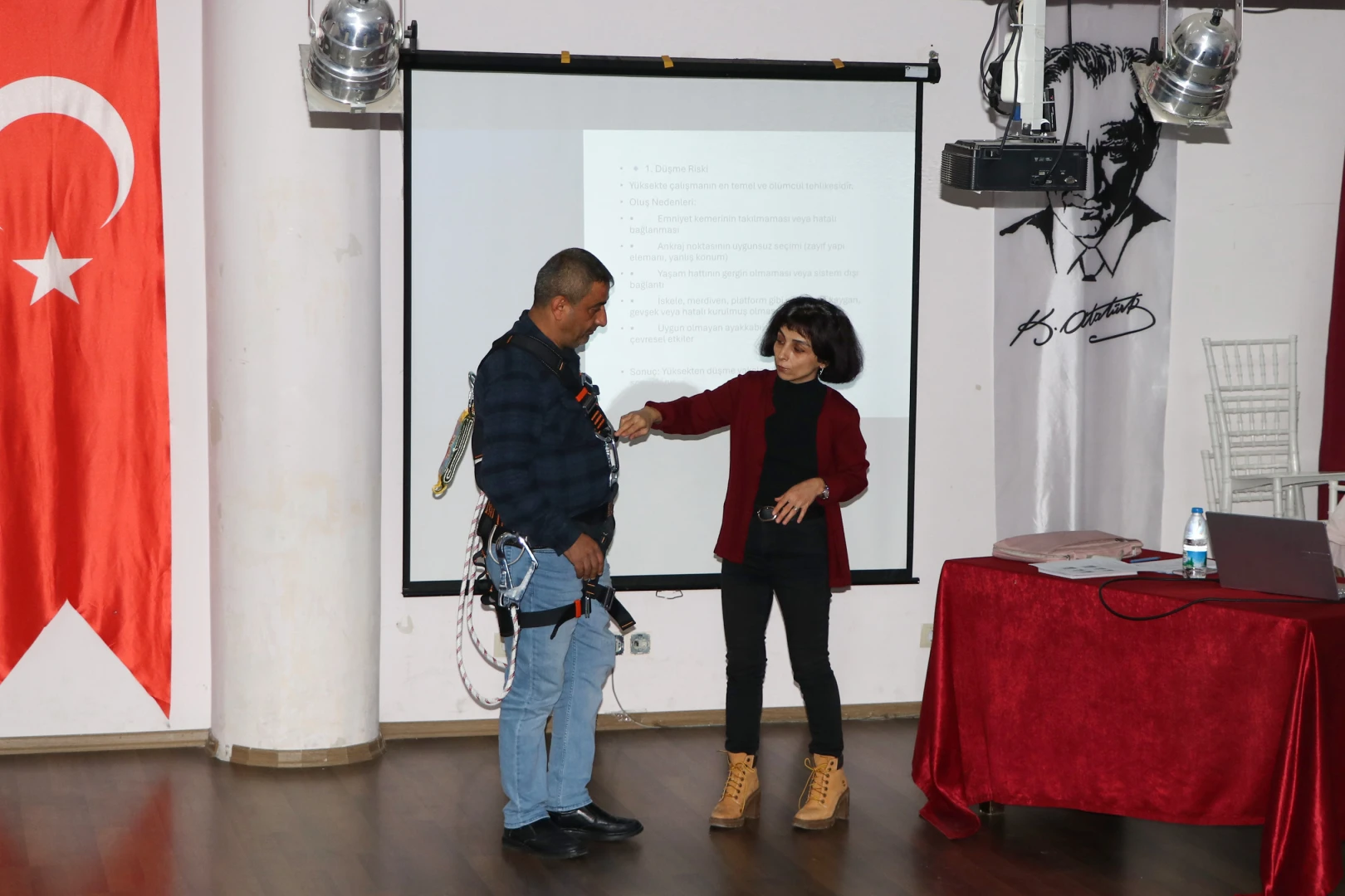 ÇİFTLİKKÖY’DE YÜKSEKTE GÜVENLİ ÇALIŞMA EĞİTİMİ VERİLDİ