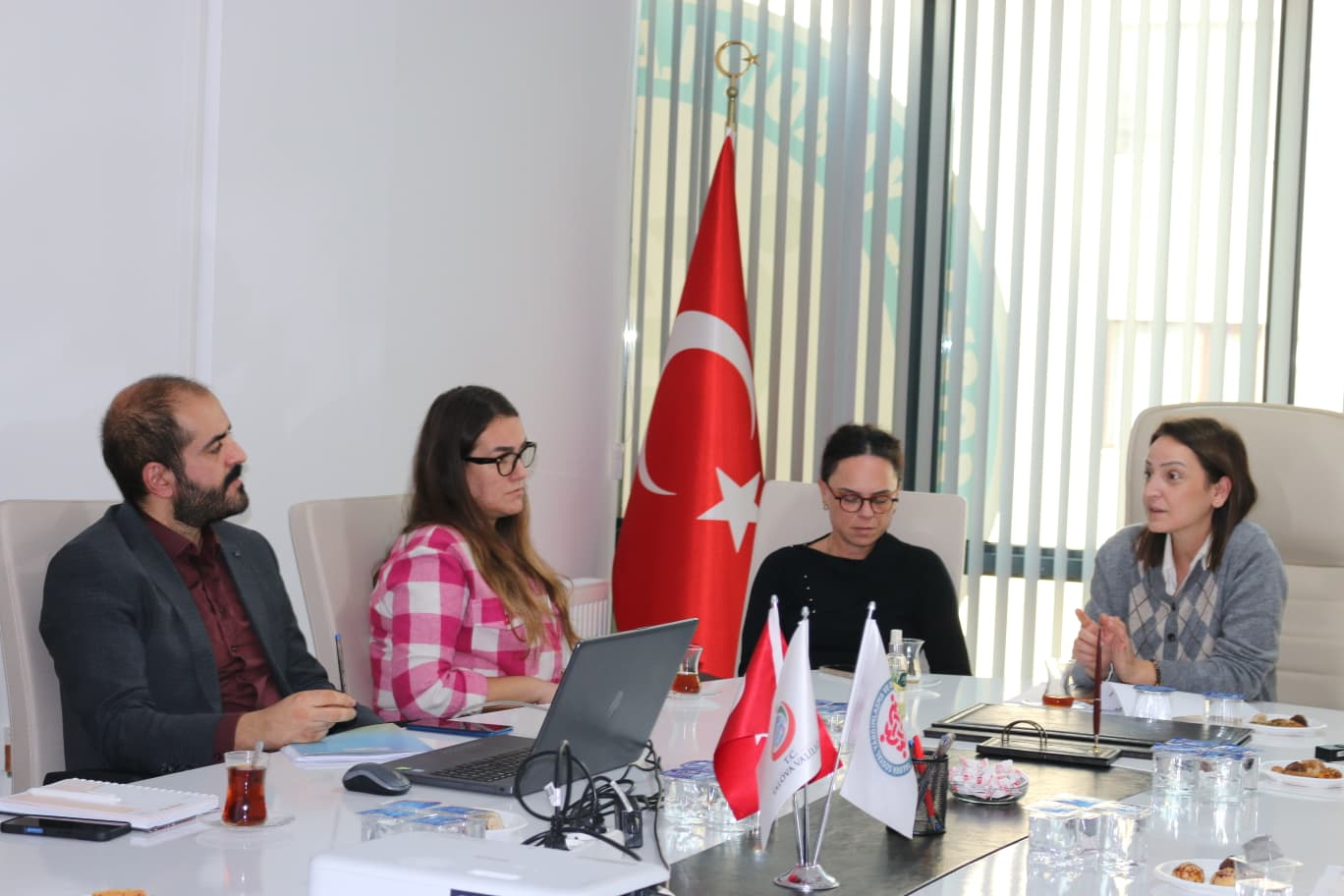 ROMAN VATANDAŞLARIN YAŞAM KOŞULLARININ İYİLEŞTİRİLMESİ İÇİN YALOVA’DA KOORDİNASYON TOPLANTISI YAPILDI