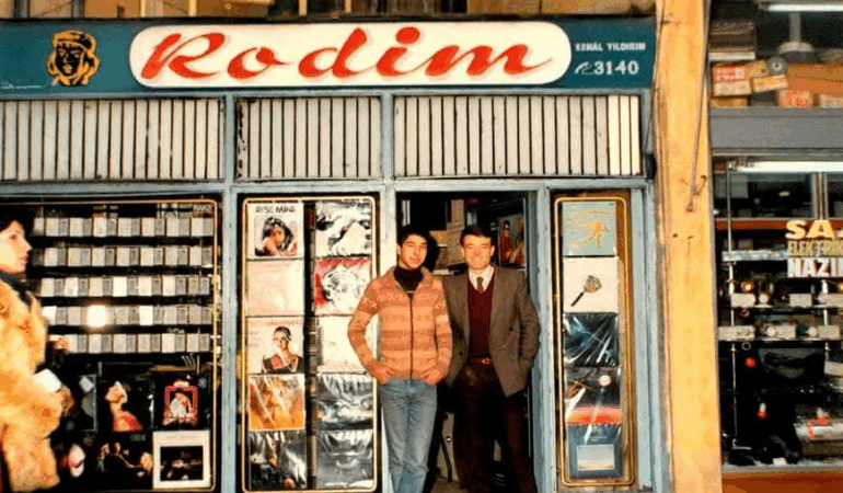 RODİM KEMAL’İN MİRASI: BİR PLAK ARŞİVİNİN İZMİR’E YOLCULUĞU