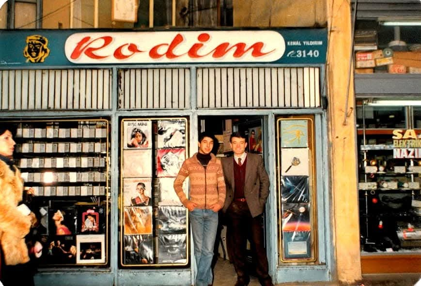 RODİM KEMAL’İN MİRASI: BİR PLAK ARŞİVİNİN İZMİR’E YOLCULUĞU