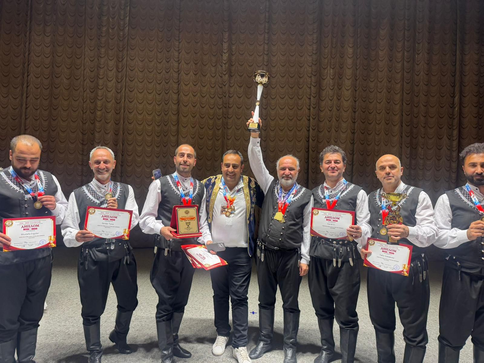 Yalova Yürüyen Köşk Halk Oyunları Derneği Soçi’de Türkiye’ye Birincilik Getirdi