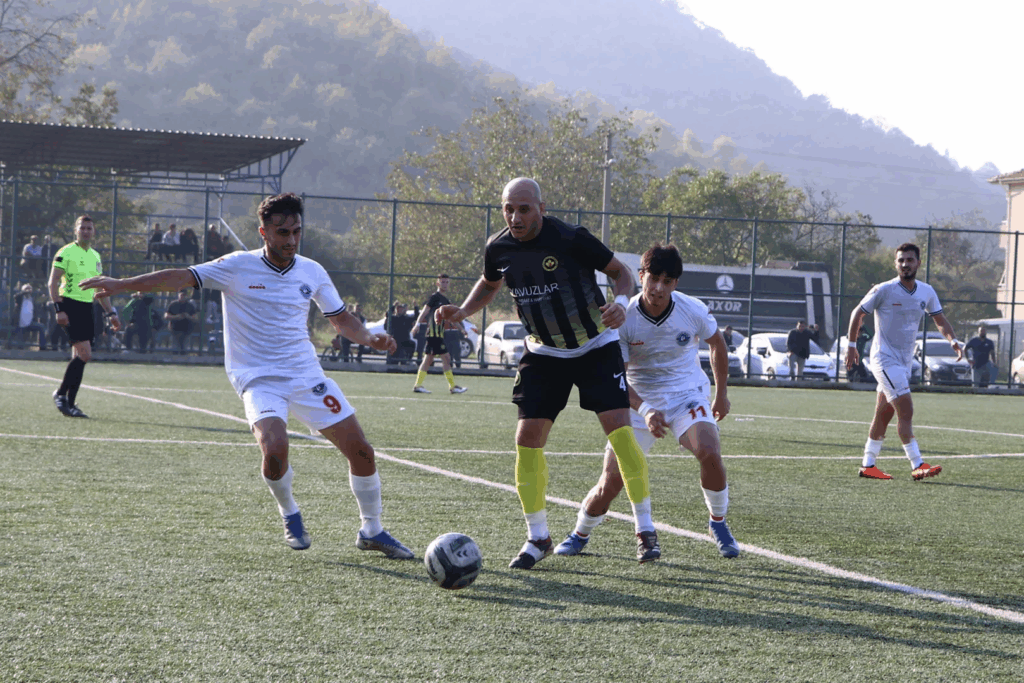 ÇİFTLİKKÖY BELEDİYESPOR’DAN ÇINARCIK’A GOL YAĞMURU (7-2)