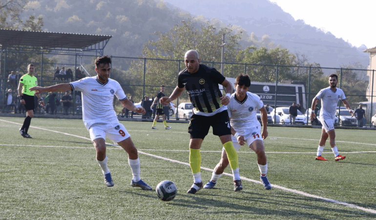 ÇİFTLİKKÖY BELEDİYESPOR’DAN ÇINARCIK’A GOL YAĞMURU (7-2)