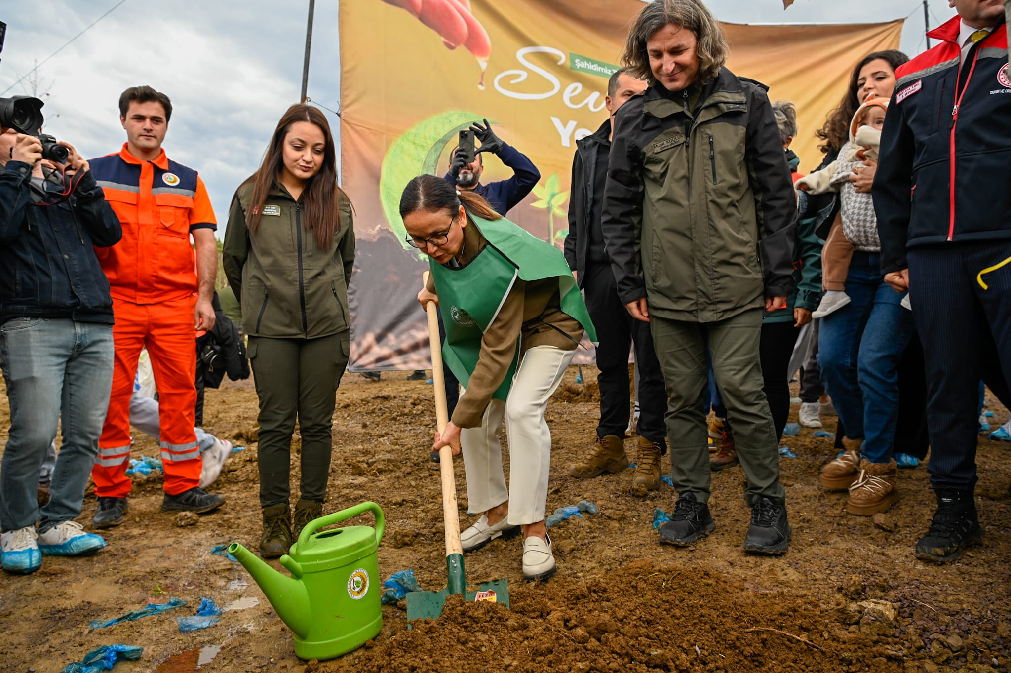 Yalova’da Minik Eller Yeşil Vatan İçin Fidan Dikti 1 Yalova’da Minik Eller Yeşil Vatan İçin Fidan Dikti