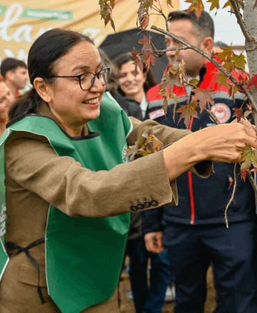 Yalova’da Minik Eller Yeşil Vatan İçin Fidan Dikti