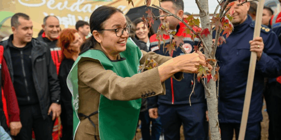 Yalova’da Minik Eller Yeşil Vatan İçin Fidan Dikti