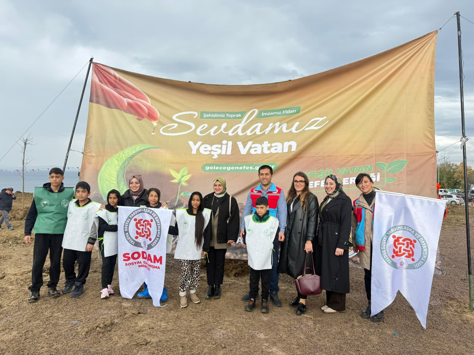 Yeşil Vatanın Yeni Fertleri Toprakla Buluştu: Yalova SYDV ve SODAM’dan Anlamlı Fidan Dikimi Etkinliği 7 Yeşil Vatanın Yeni Fertleri Toprakla Buluştu: Yalova SYDV ve SODAM’dan Anlamlı Fidan Dikimi Etkinliği