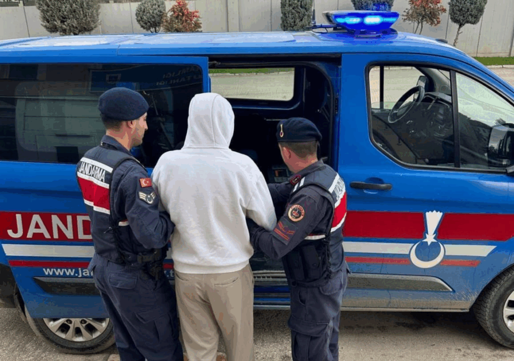 Yalova Jandarma’dan Huzur Operasyonu: Aranan İki Şahıs Yakalandı