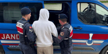 Yalova Jandarma’dan Huzur Operasyonu: Aranan İki Şahıs Yakalandı