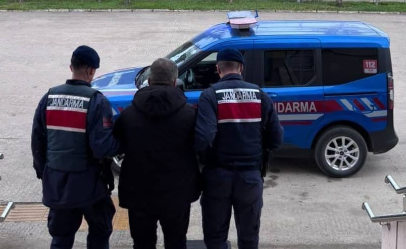 Yalova Jandarma’dan Huzur Operasyonu: Aranan İki Şahıs Yakalandı 4 Yalova Jandarma’dan Huzur Operasyonu: Aranan İki Şahıs Yakalandı