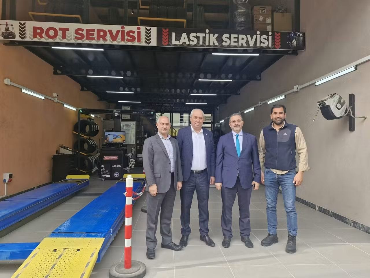 Yalova Sanayi ve Teknoloji İl Müdürü ile YTSO Heyetinden Kirazlı Sanayi Sitesi’ne Ziyaret 4 Yalova Sanayi ve Teknoloji İl Müdürü ile YTSO Heyetinden Kirazlı Sanayi Sitesi’ne Ziyaret